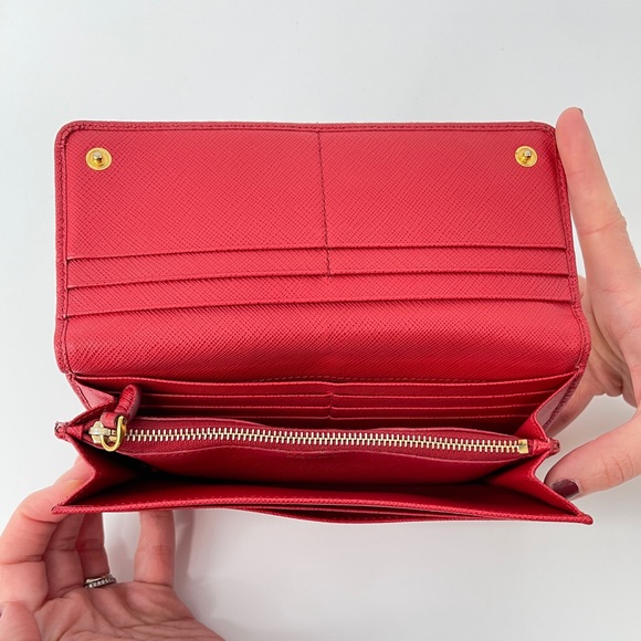 Prada Saffiano Red Wallet - Picture 4 of 7